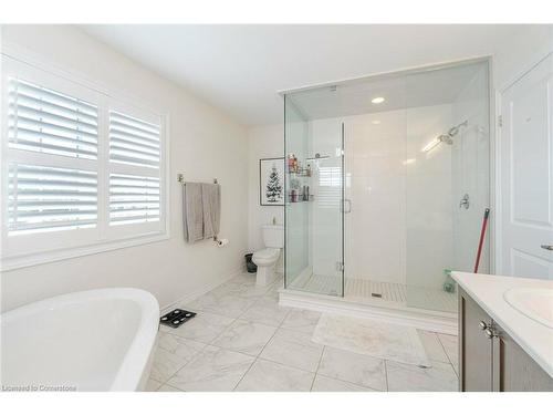 2 Hackett Street, East Gwillimbury, ON - Indoor Photo Showing Bathroom