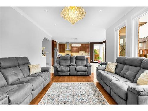 6294 St Michael Avenue, Niagara Falls, ON - Indoor Photo Showing Living Room