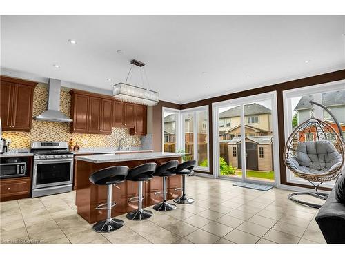 6294 St Michael Avenue, Niagara Falls, ON - Indoor Photo Showing Kitchen With Upgraded Kitchen