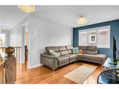 6294 St Michael Avenue, Niagara Falls, ON - Indoor Photo Showing Living Room