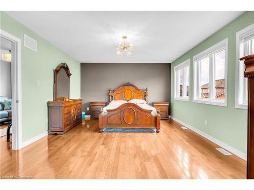 6294 St Michael Avenue, Niagara Falls, ON - Indoor Photo Showing Bedroom