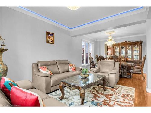 6294 St Michael Avenue, Niagara Falls, ON - Indoor Photo Showing Living Room