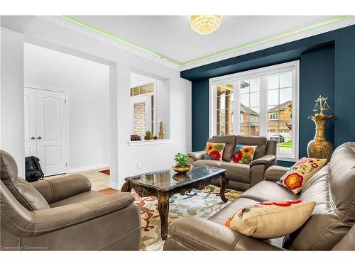 6294 St Michael Avenue, Niagara Falls, ON - Indoor Photo Showing Living Room