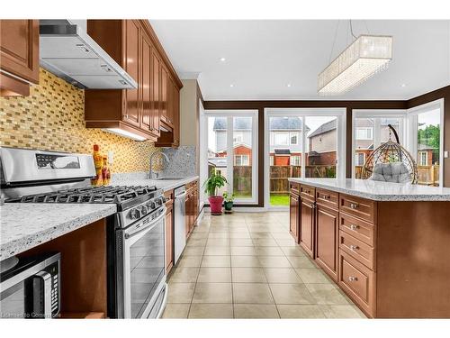 6294 St Michael Avenue, Niagara Falls, ON - Indoor Photo Showing Kitchen With Upgraded Kitchen