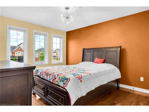 6294 St Michael Avenue, Niagara Falls, ON - Indoor Photo Showing Bedroom