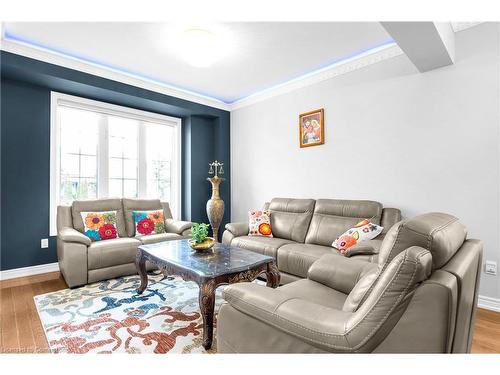 6294 St Michael Avenue, Niagara Falls, ON - Indoor Photo Showing Living Room