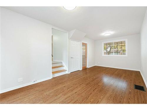 334 Oakwood Drive, Burlington, ON - Indoor Photo Showing Other Room