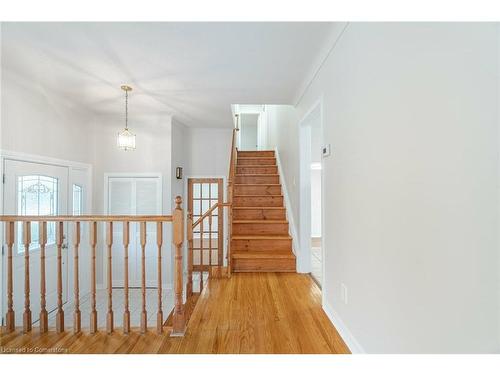 334 Oakwood Drive, Burlington, ON - Indoor Photo Showing Other Room