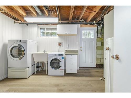 334 Oakwood Drive, Burlington, ON - Indoor Photo Showing Laundry Room