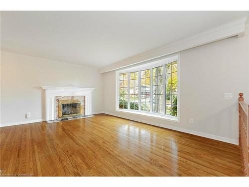 334 Oakwood Drive, Burlington, ON - Indoor Photo Showing Living Room With Fireplace