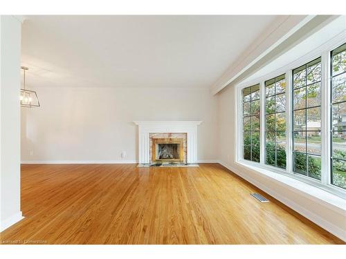 334 Oakwood Drive, Burlington, ON - Indoor Photo Showing Living Room With Fireplace