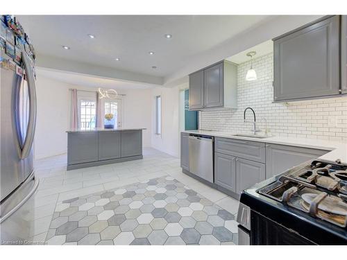 145 Cowan Boulevard, Cambridge, ON - Indoor Photo Showing Kitchen With Upgraded Kitchen