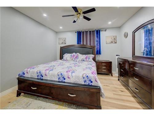 145 Cowan Boulevard, Cambridge, ON - Indoor Photo Showing Bedroom