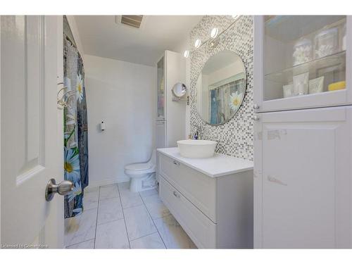 145 Cowan Boulevard, Cambridge, ON - Indoor Photo Showing Bathroom