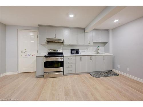 145 Cowan Boulevard, Cambridge, ON - Indoor Photo Showing Kitchen