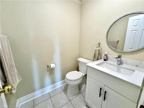 23 Kingsridge Road, Barrie, ON - Indoor Photo Showing Bathroom