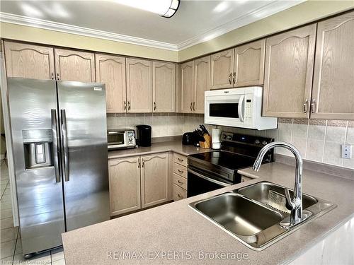 23 Kingsridge Road, Barrie, ON - Indoor Photo Showing Kitchen With Double Sink