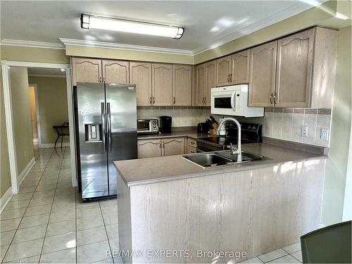 23 Kingsridge Road, Barrie, ON - Indoor Photo Showing Kitchen With Double Sink