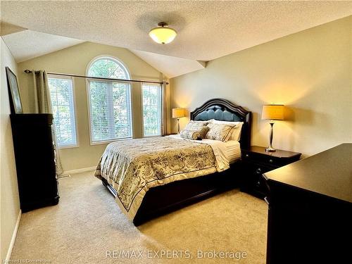 23 Kingsridge Road, Barrie, ON - Indoor Photo Showing Bedroom