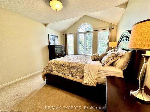 23 Kingsridge Road, Barrie, ON - Indoor Photo Showing Bedroom