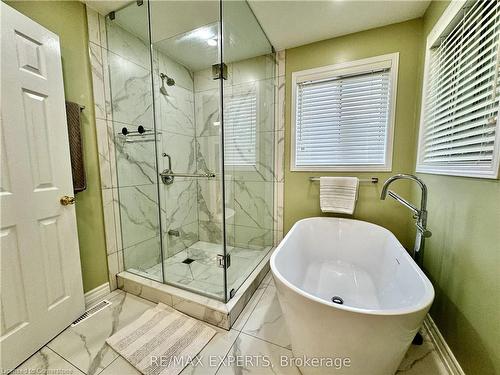 23 Kingsridge Road, Barrie, ON - Indoor Photo Showing Bathroom