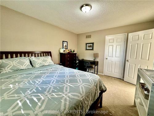 23 Kingsridge Road, Barrie, ON - Indoor Photo Showing Bedroom