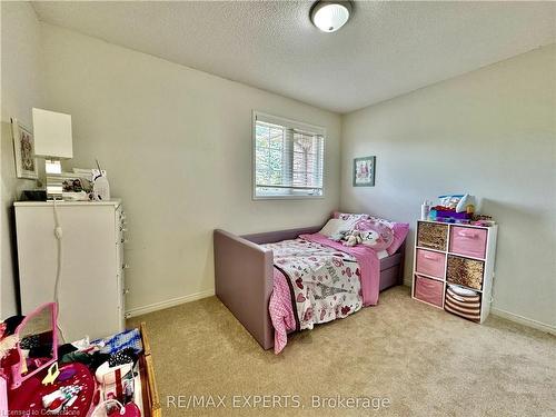 23 Kingsridge Road, Barrie, ON - Indoor Photo Showing Bedroom