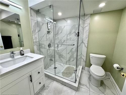 23 Kingsridge Road, Barrie, ON - Indoor Photo Showing Bathroom