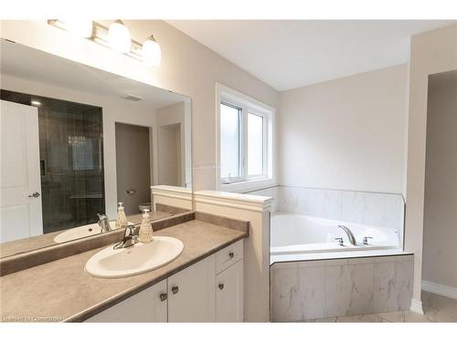 5 Darling Avenue, Thorold, ON - Indoor Photo Showing Bathroom