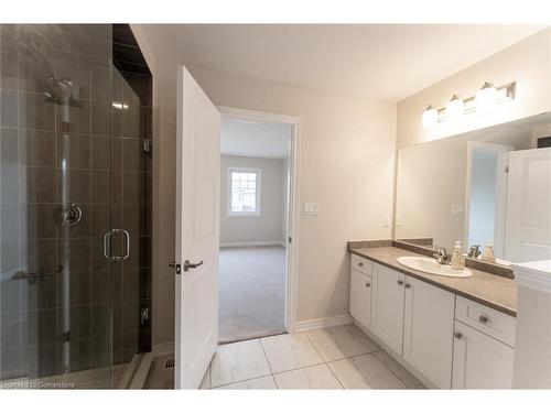 5 Darling Avenue, Thorold, ON - Indoor Photo Showing Bathroom