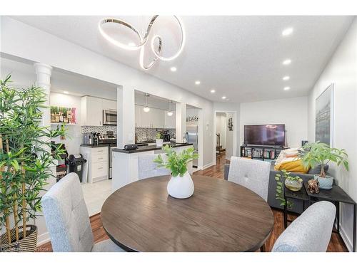 2-55 Barondale Drive, Mississauga, ON - Indoor Photo Showing Dining Room