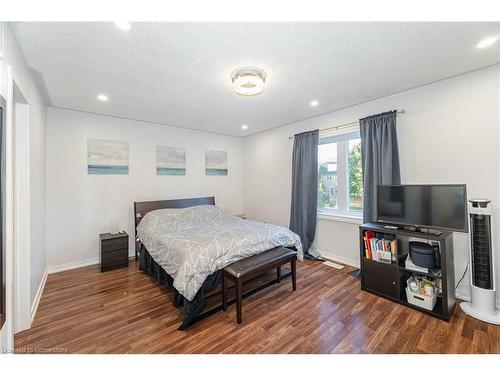 2-55 Barondale Drive, Mississauga, ON - Indoor Photo Showing Bedroom