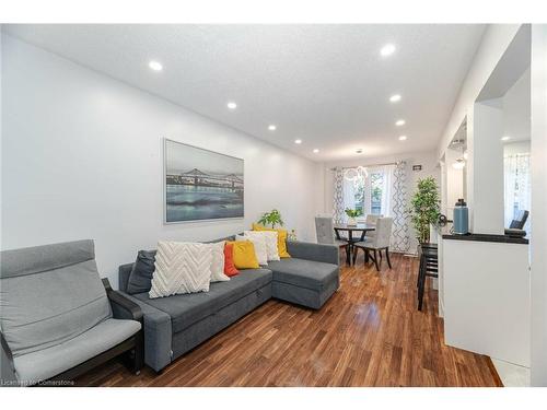 2-55 Barondale Drive, Mississauga, ON - Indoor Photo Showing Living Room