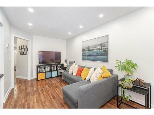 2-55 Barondale Drive, Mississauga, ON - Indoor Photo Showing Living Room