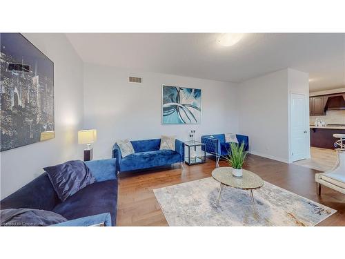 39 Hollingshead Road Road, Ingersoll, ON - Indoor Photo Showing Living Room