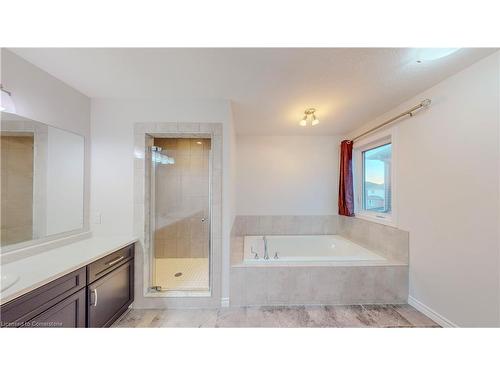 39 Hollingshead Road Road, Ingersoll, ON - Indoor Photo Showing Bathroom