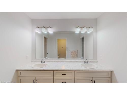 39 Hollingshead Road Road, Ingersoll, ON - Indoor Photo Showing Bathroom