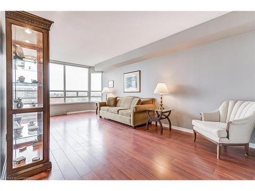 1203-75 King Street E, Mississauga, ON - Indoor Photo Showing Living Room