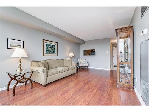 1203-75 King Street E, Mississauga, ON - Indoor Photo Showing Living Room