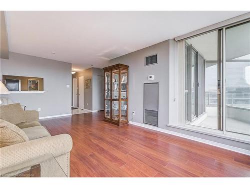 1203-75 King Street E, Mississauga, ON - Indoor Photo Showing Living Room