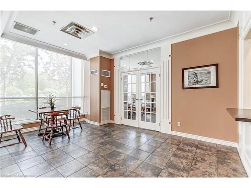 1203-75 King Street E, Mississauga, ON - Indoor Photo Showing Dining Room