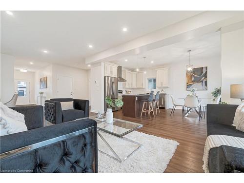 3600 Earlston Cross, London, ON - Indoor Photo Showing Living Room