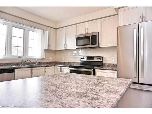 184 Maitland Street, Kitchener, ON - Indoor Photo Showing Kitchen With Stainless Steel Kitchen With Double Sink With Upgraded Kitchen