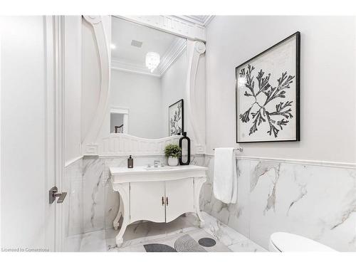 908 Bishop Place, Hamilton, ON - Indoor Photo Showing Bathroom