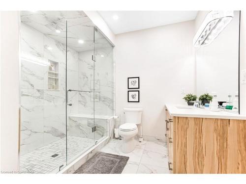 908 Bishop Place, Hamilton, ON - Indoor Photo Showing Bathroom