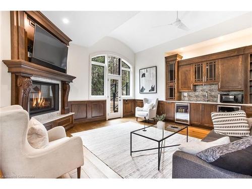 908 Bishop Place, Hamilton, ON - Indoor Photo Showing Living Room With Fireplace