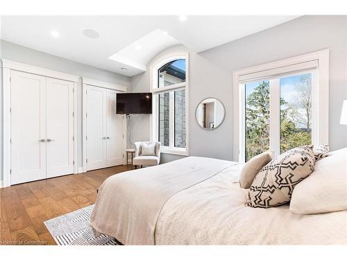 908 Bishop Place, Hamilton, ON - Indoor Photo Showing Bedroom