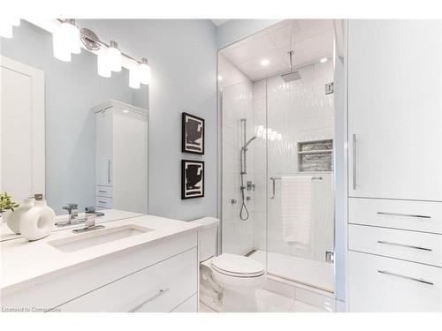 908 Bishop Place, Hamilton, ON - Indoor Photo Showing Bathroom