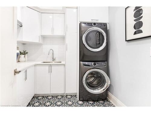 908 Bishop Place, Hamilton, ON - Indoor Photo Showing Laundry Room