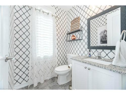 2 Hackett Street, East Gwillimbury, ON - Indoor Photo Showing Bathroom